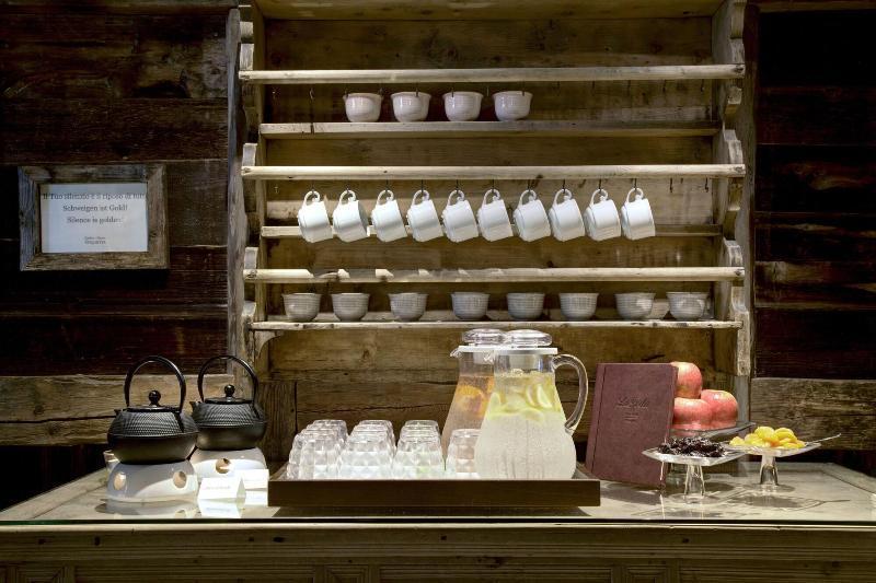 Hotel La Perla: The Leading Of The World