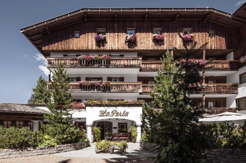La Perla: The Leading Of The World
