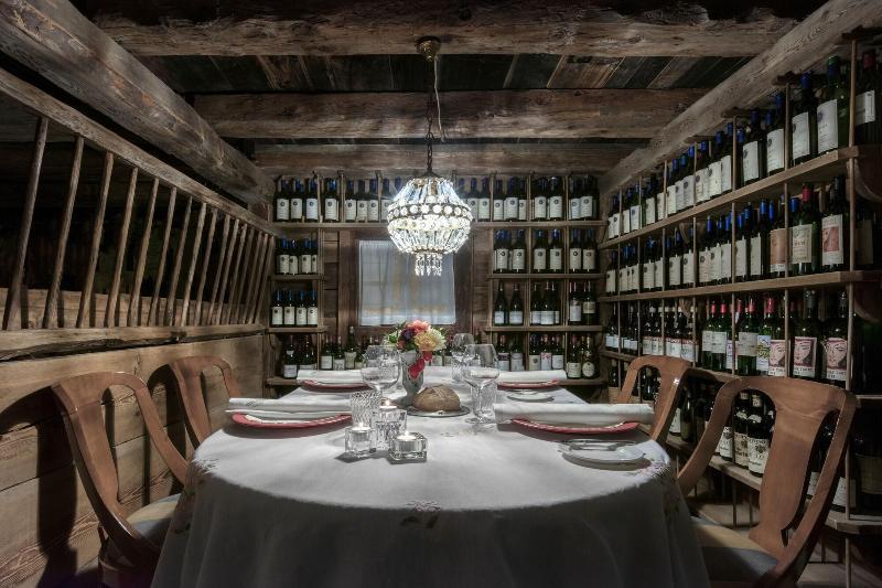 La Perla: The Leading Of The World